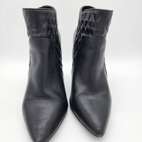 BCBGeneration Stiletto Bootie Boot Size 5M Black Leather Gold Zipper Pointed Toe - Picture 2 of 12